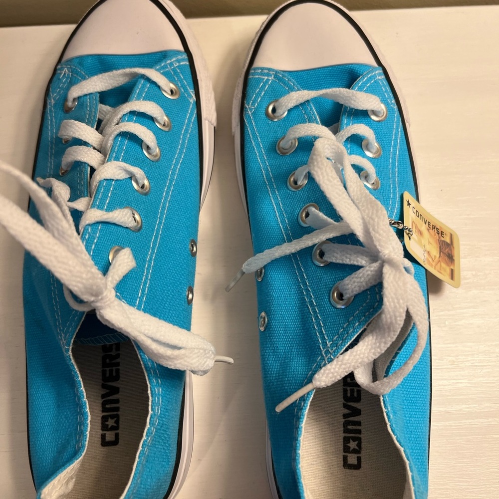 Converse Tennis Shoe